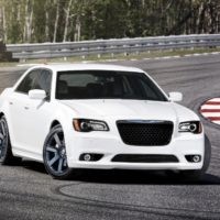 Chrysler 300 SRT8 ) - 5