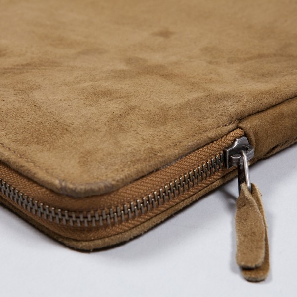 Housse de transport de PC portables en suède, par Wood Wood