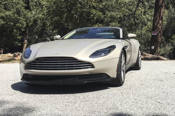 Aston Martin DB11 Volante