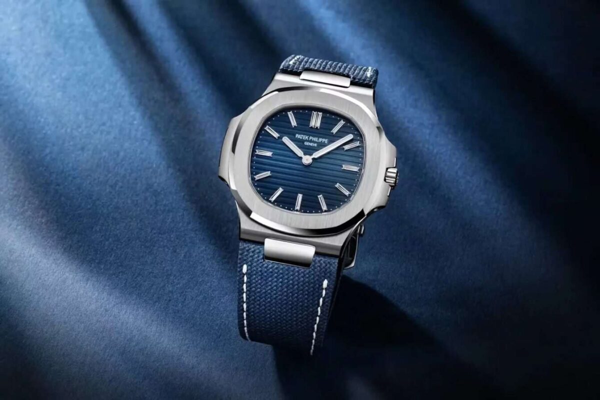 Patek philippe nautilus 5810g 001.jpg