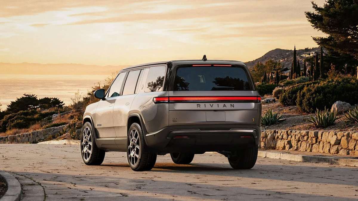 Rivian R1S Quad