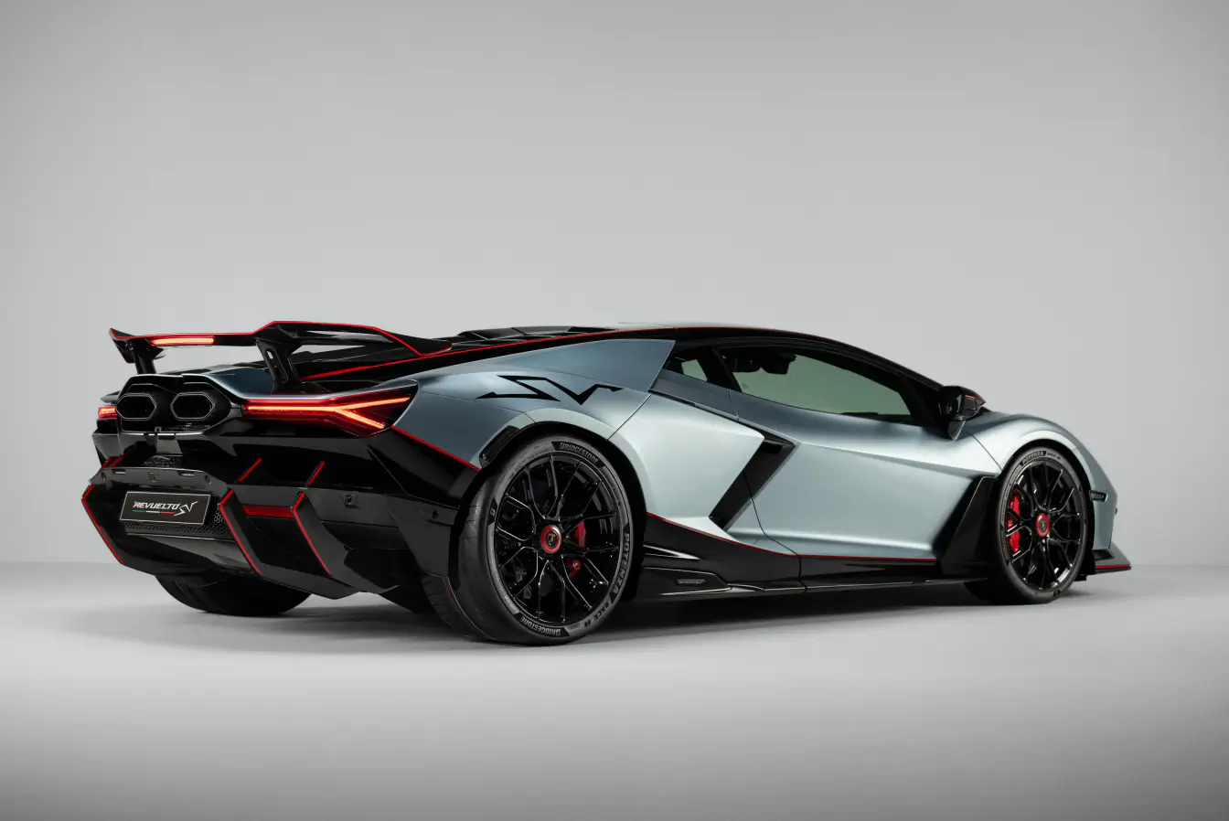 Lamborghini Revuelto SV