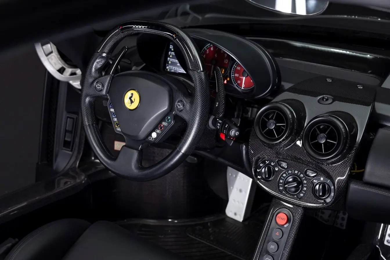 Ferrari Enzo noire mat